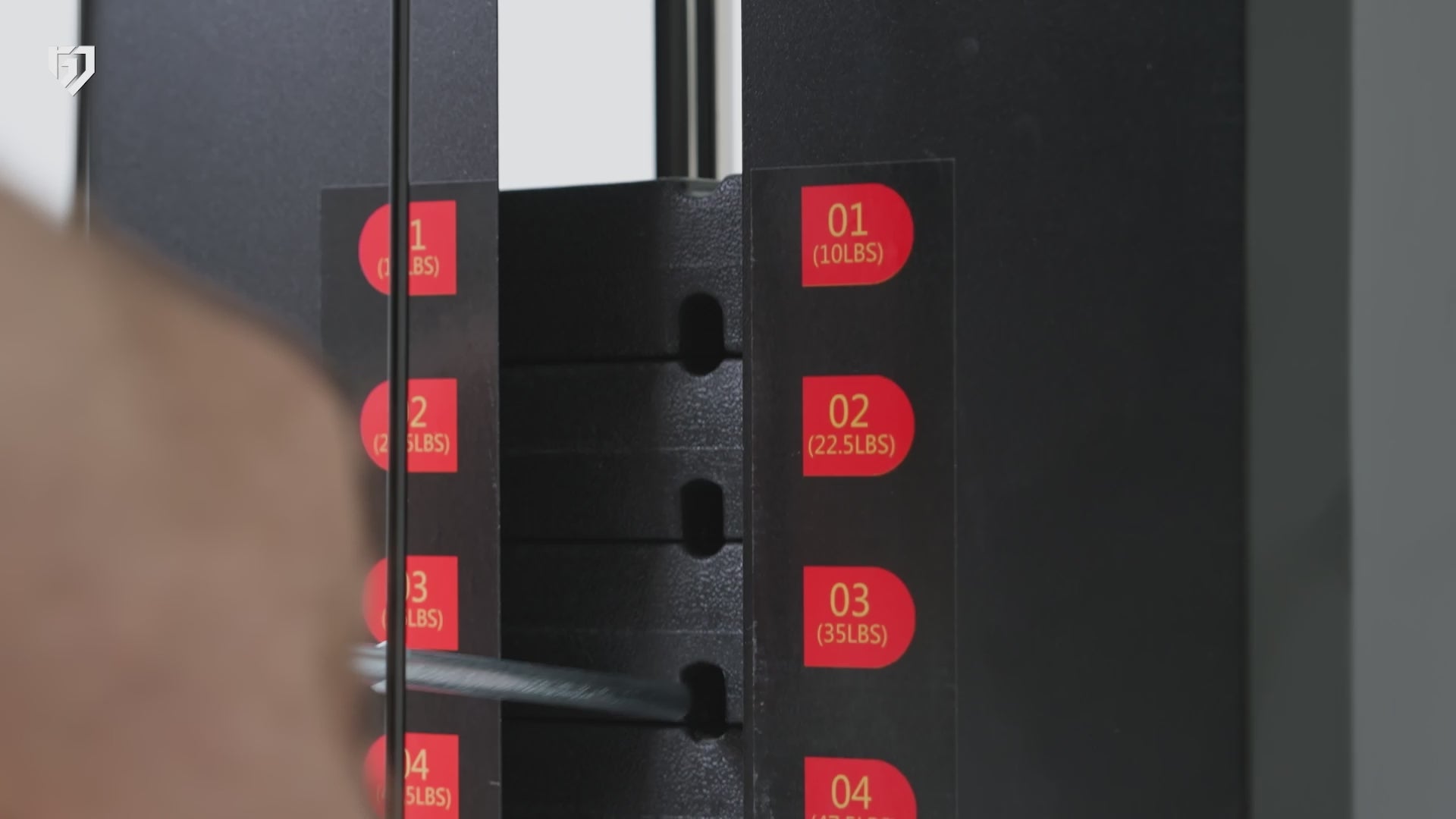 Cargar video: <strong>135 LB Built-In Weight Stack</strong>
